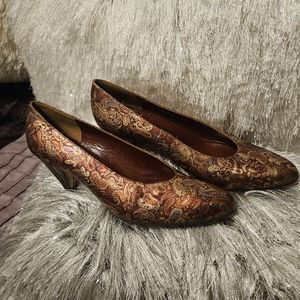 Gently worn Stuart Weitzman. Mr Seymour shoes.